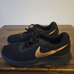 Woman's nike shoe